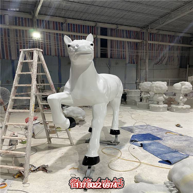 玻璃鋼馬雕塑，點綴戶外園林