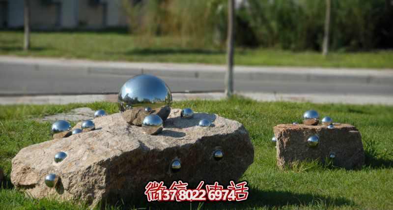 雕塑般的不銹鋼球體，帶給您不一樣的公園創(chuàng)意